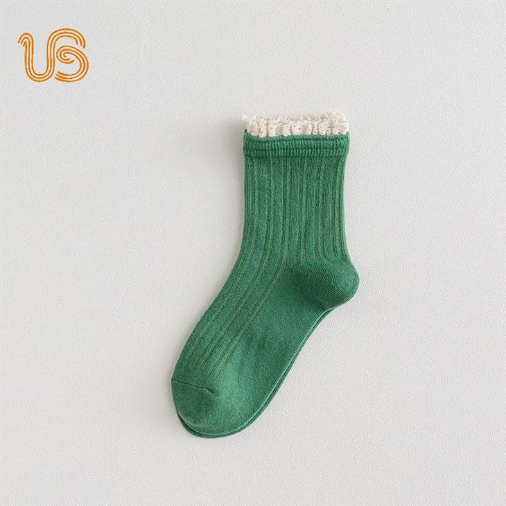 Calzini con finiture in pizzo con orecchie in legno